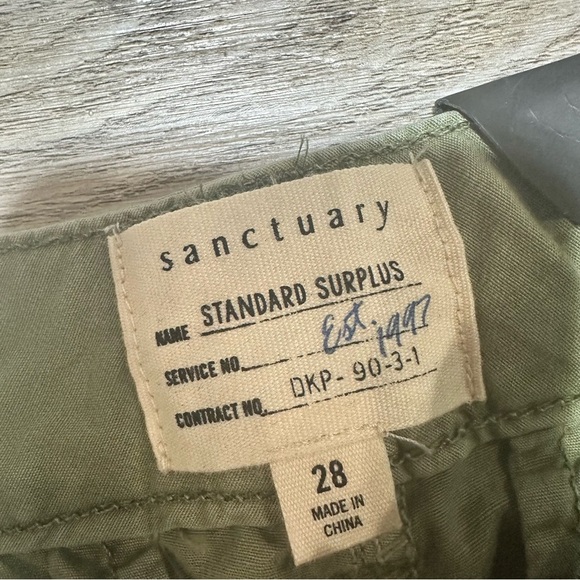 Sanctuary Terrain Green Cropped Eyelet Cargo Pants 28 NWT - Picture 5 of 8